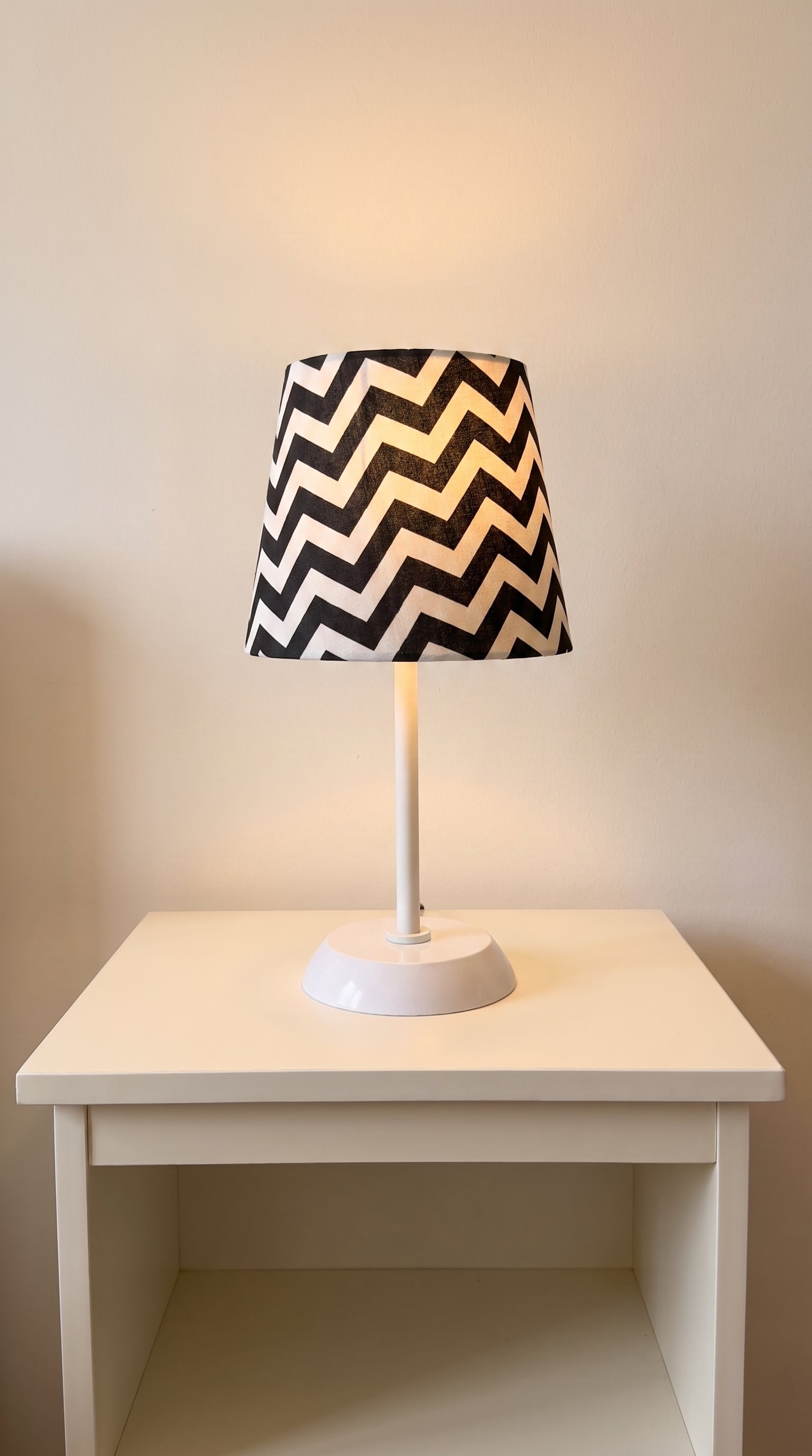 The Zig Zag Noir Lamp