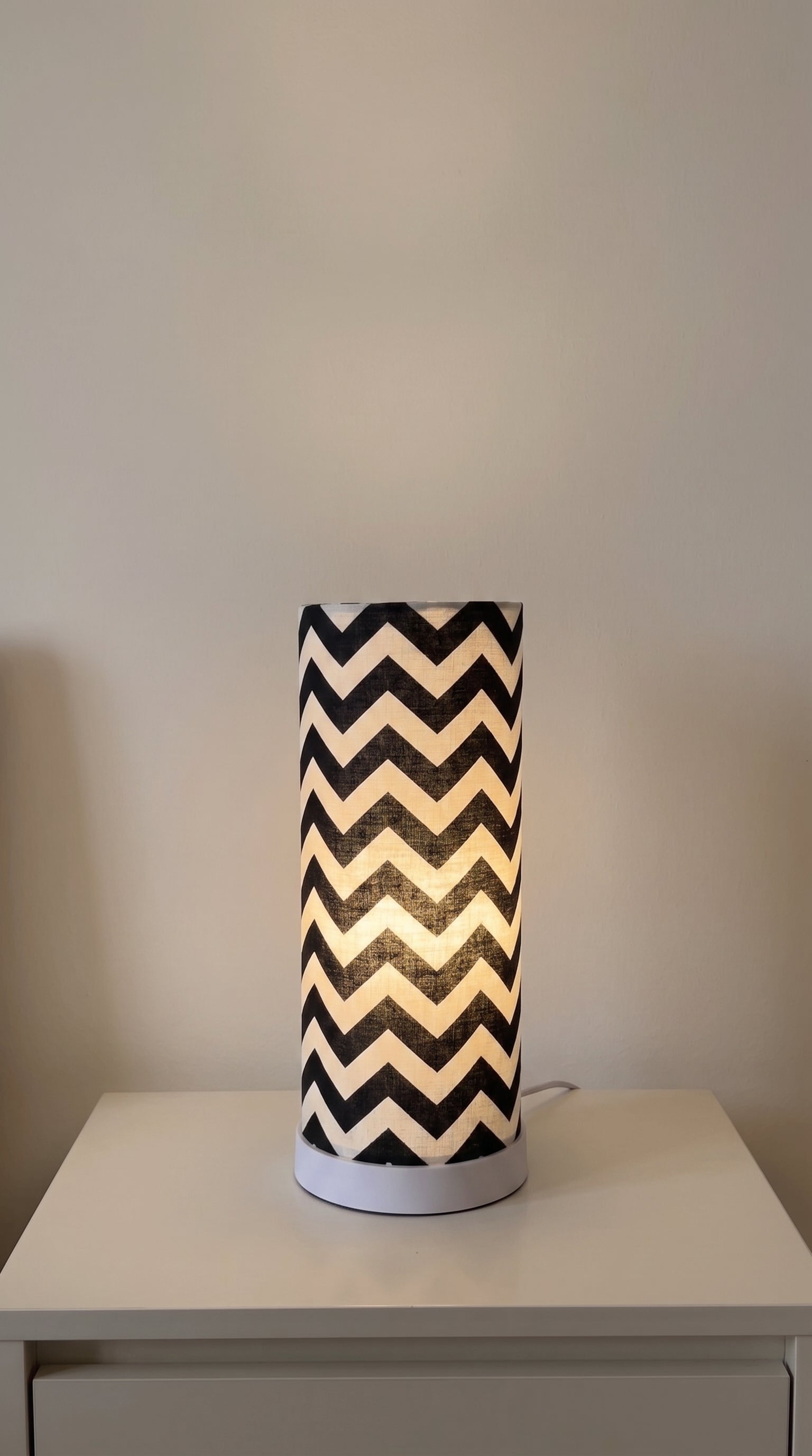 The Zig Zag Noir Lamp